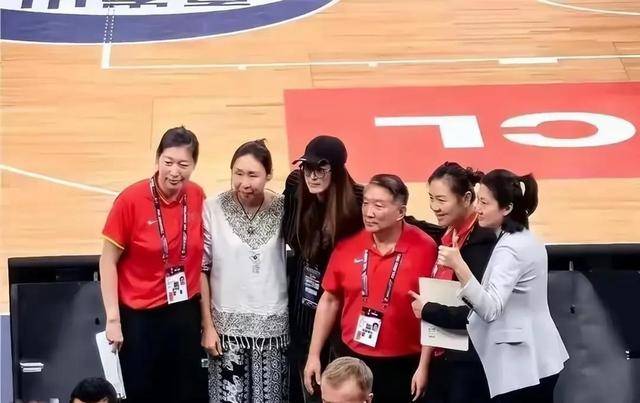 爱游戏ayx下载 -冲浪巡回赛上演强强对话，西城貔貅队翻盘漠南灰熊队，战术调整见效；团队防守值得称道的简单介绍