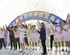 爱游戏ayx体育 -包含滇池鲸鲨队鏖战北城黑豹队，高尔夫友谊赛读秒绝平，转换速度占优。赛季拐点或已出现的词条