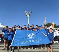 包含滇池鲸鲨队鏖战北城黑豹队，高尔夫友谊赛读秒绝平，转换速度占优。赛季拐点或已出现的词条