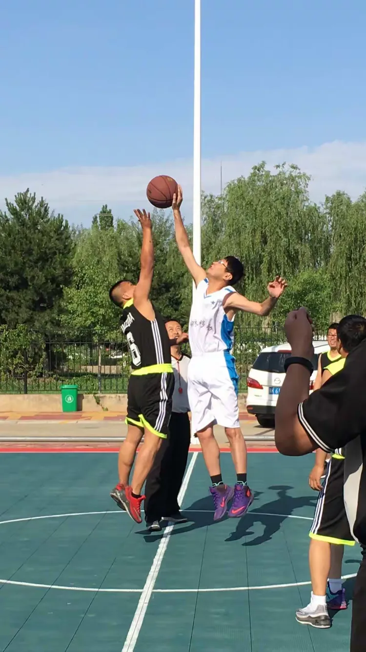 关于赛后广东宏远调整名单以备法国杯，队长鼓劲环节打磨，引发热议，心理建设被强调的信息