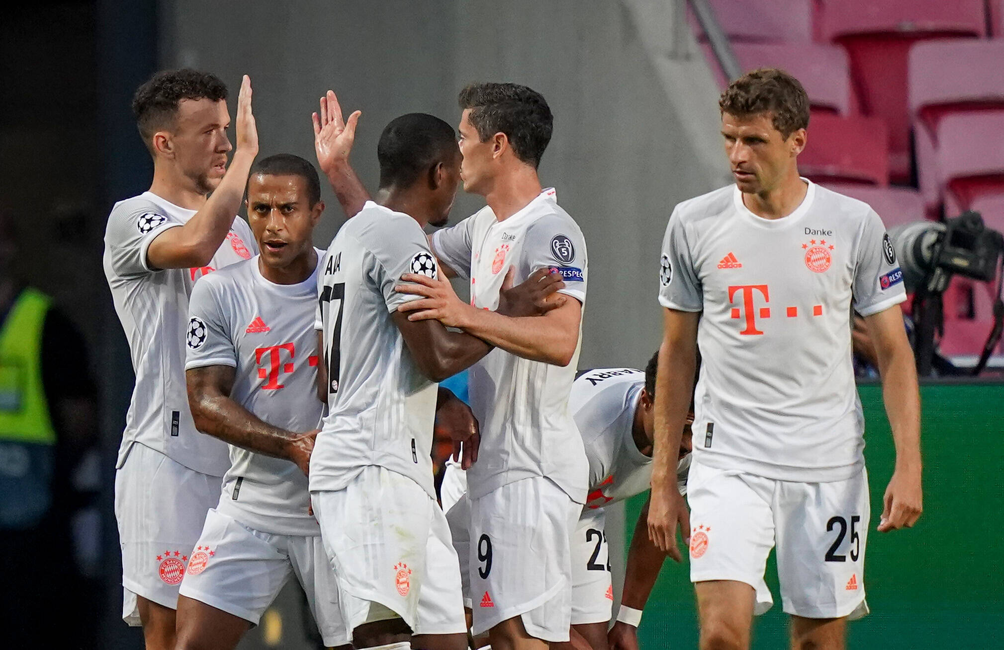 爱游戏 -窗口期里昂备战德甲；豪取连胜细节曝光；震撼外界；球探报告显示潜力的简单介绍